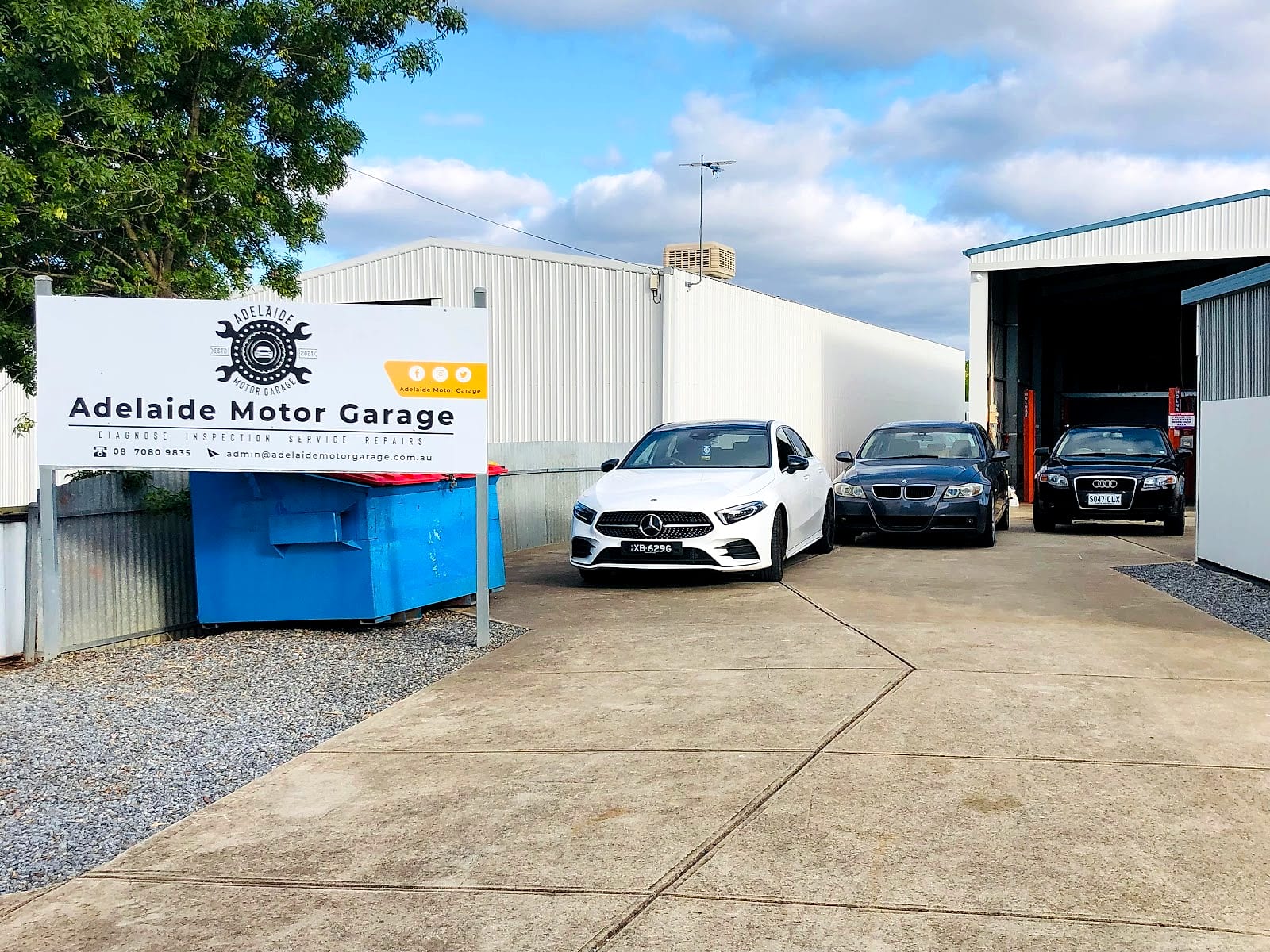 Adelaide Motor Garage workshop in Windsor Gardens with cars out front